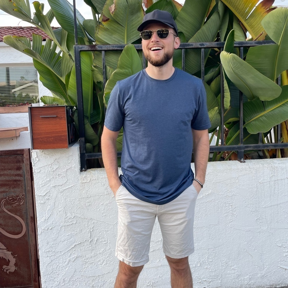 Free planet gray khaki shorts waist 32